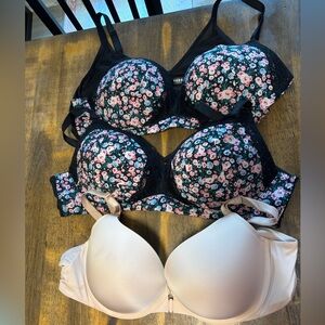 TORRID 44C Bundle Floral Lace Underwire Push-Up Bra (2) and Beige front closure
